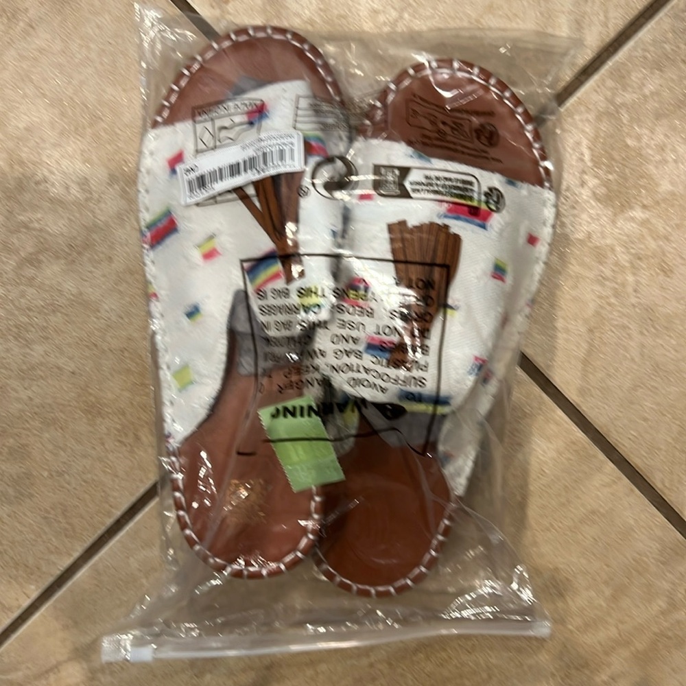 Canvas shoes for casual wear Size 9.5 women’s. Rubbery soles. New in bag.